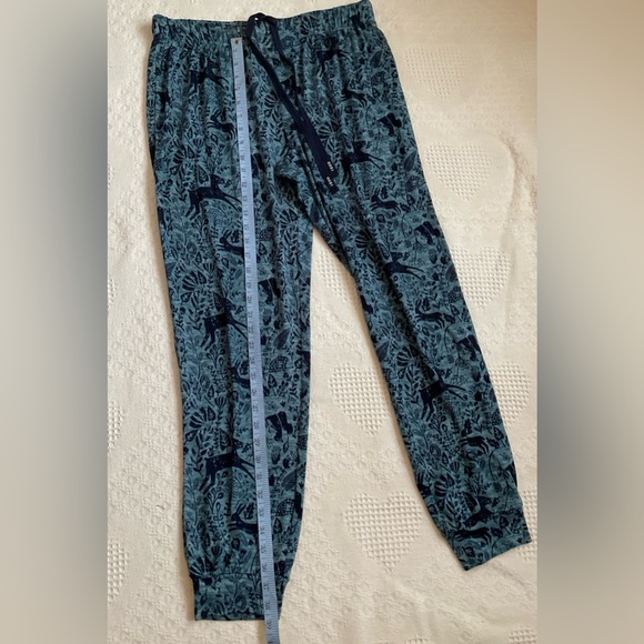 Izod Animal Print 2 Piece Pajama Set - Picture 10 of 14